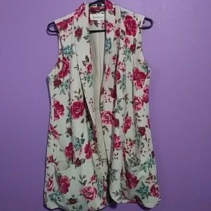 Daniel Rainn Floral Sleeveless Vest.